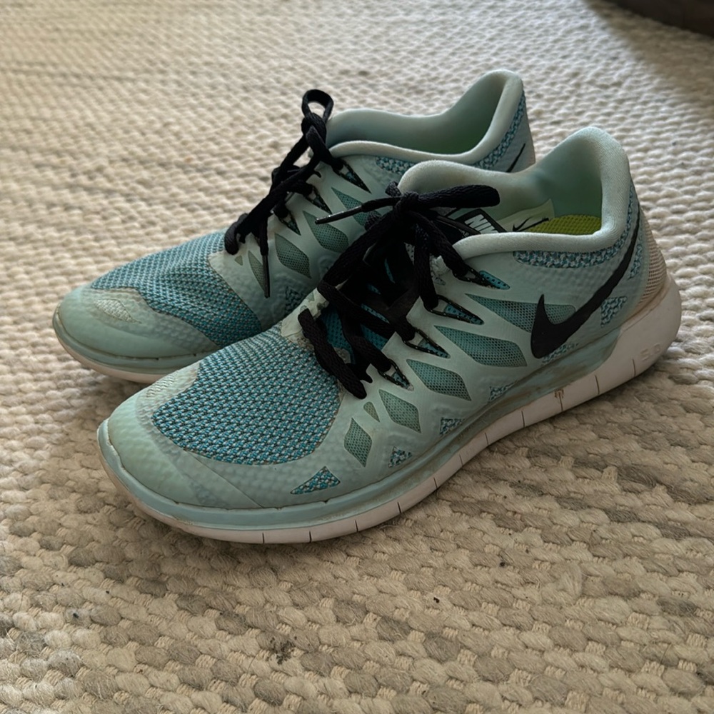 Nike tennis shoes